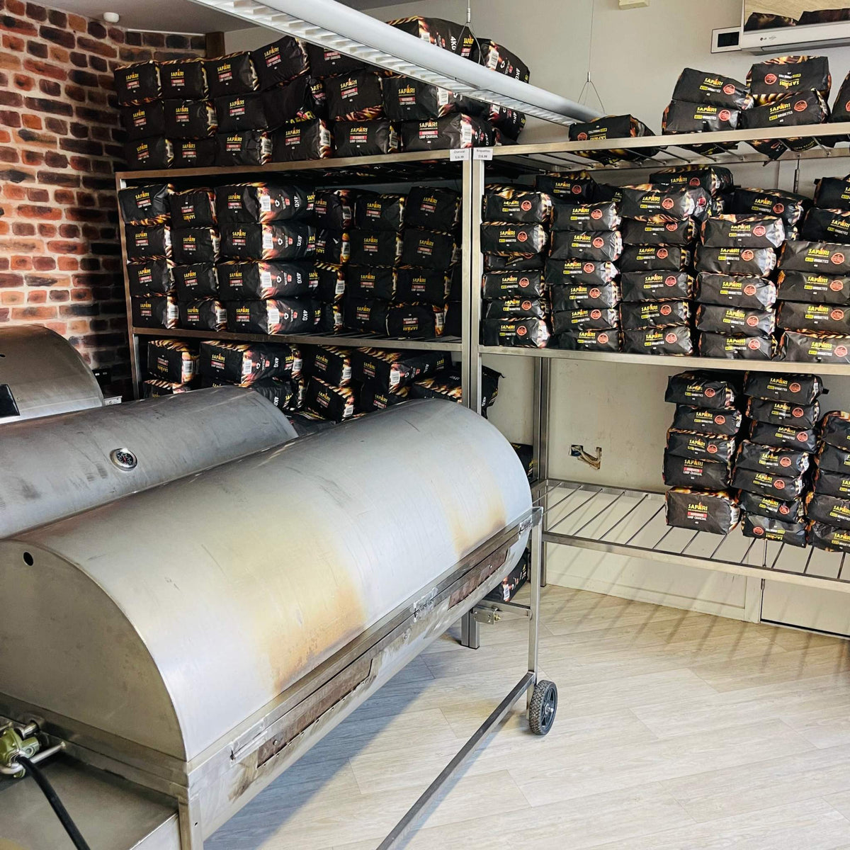 Safari Bundle offer: 28 x Wood Briquettes & 48 x Lump Charcoal